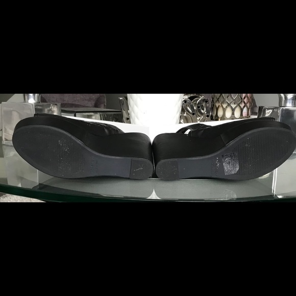 *SOLad*💜Madden Girl Black Peep Toe Bootie Wedges Sz 6 - Picture 7 of 7